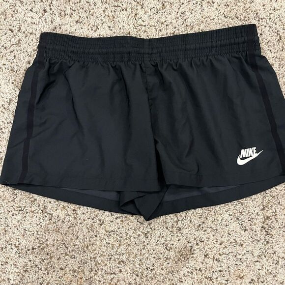 Nike Pants - Women’s Nike athletic shorts